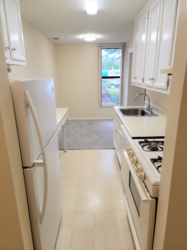 Building Photo - 66 Shrewsbury Green Dr