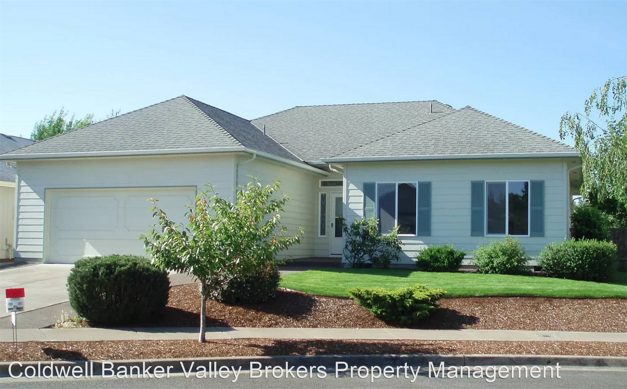Primary Photo - 3 br, 2 bath House - 752 SE Summerfield Pl