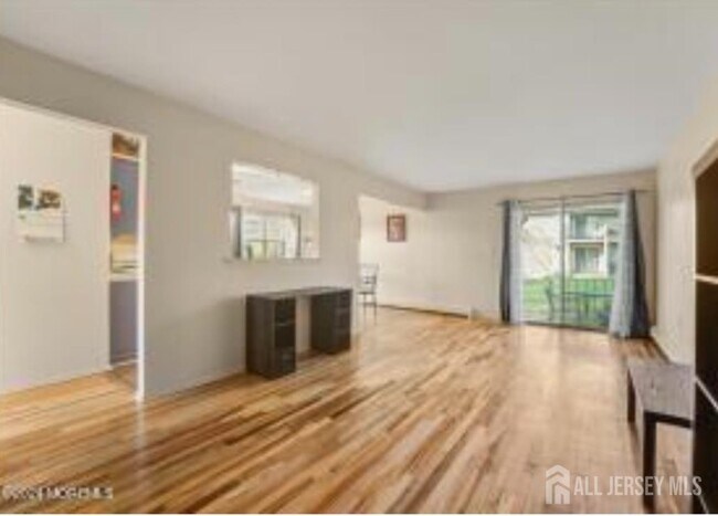 Foto del edificio - 400 Cranbury Rd