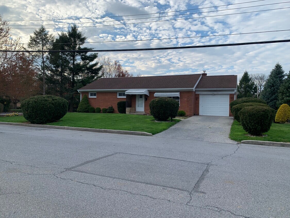 625 E Queen St, Annville, PA 17003 House Rental in Annville, PA