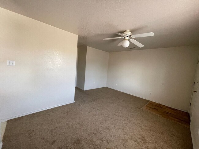 Foto del edificio - 1801 Cedarhill Dr