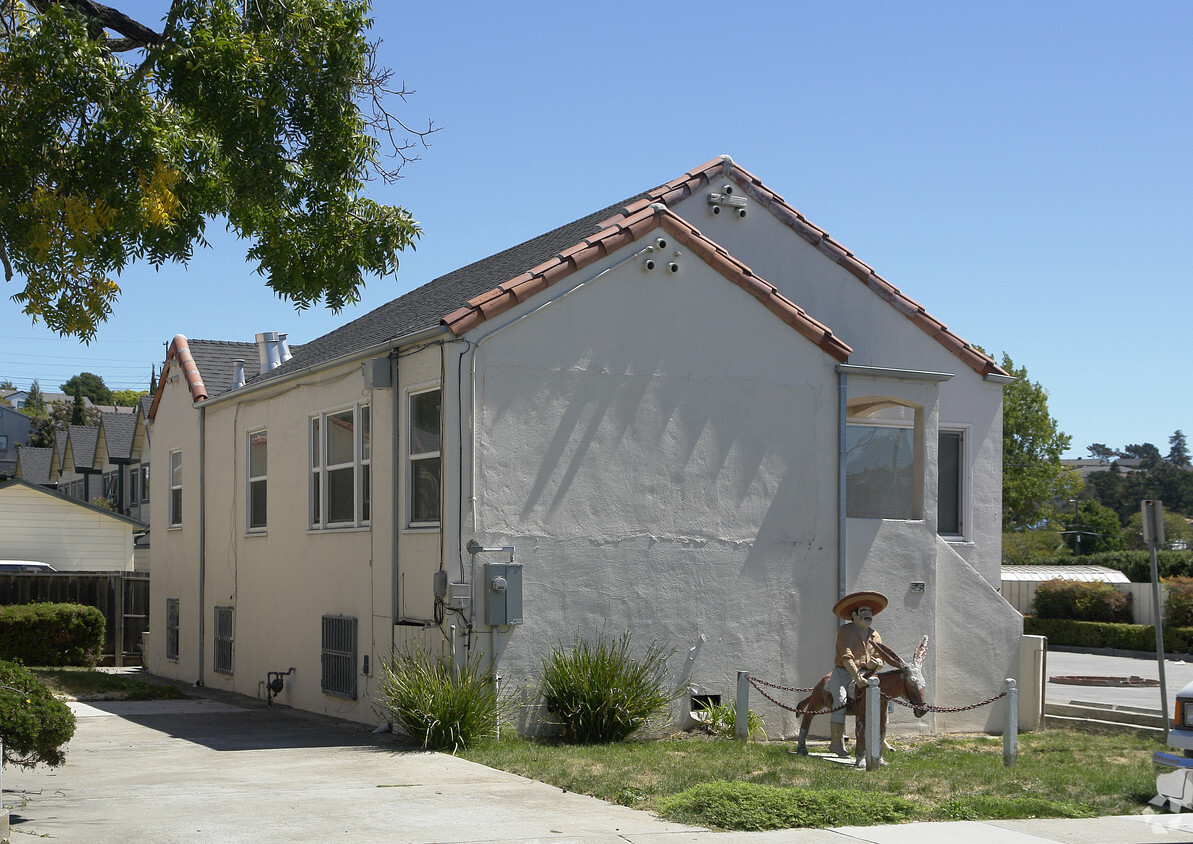 Primary Photo - Parker House Apartments