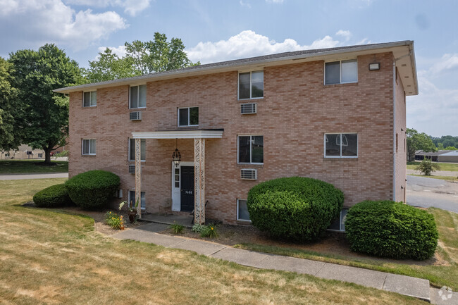 Building Exterior - Lake Cable Village Apartments