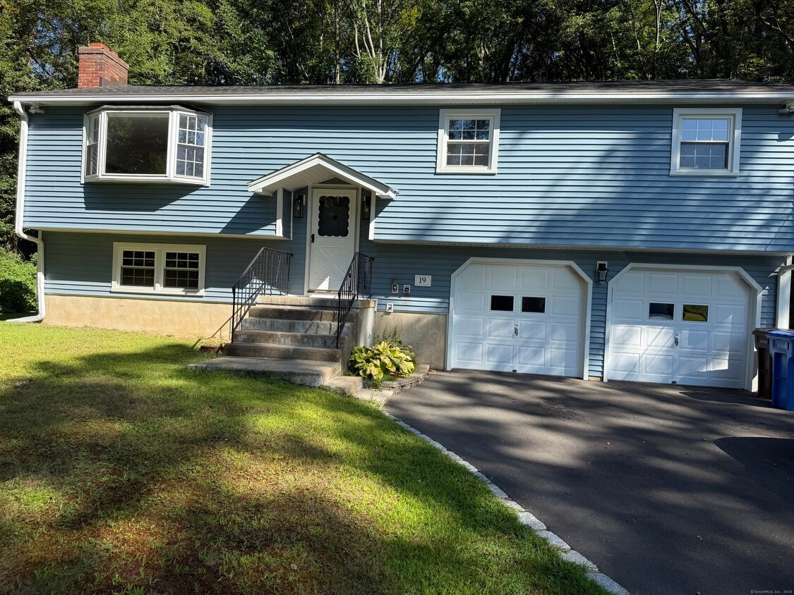 Primary Photo - 19 Greenwood Ln