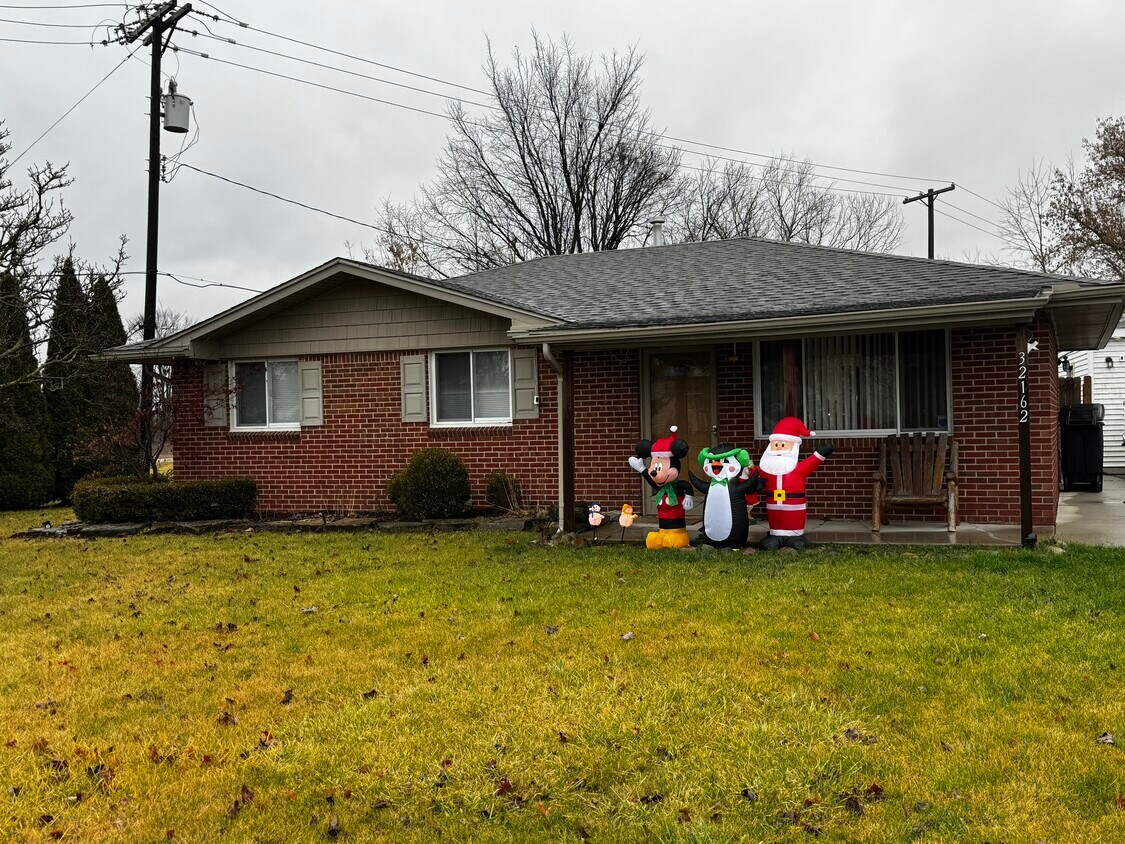 Primary Photo - 32162 Clawson St