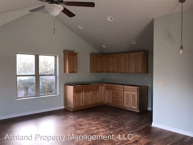 Building Photo - 463 B St