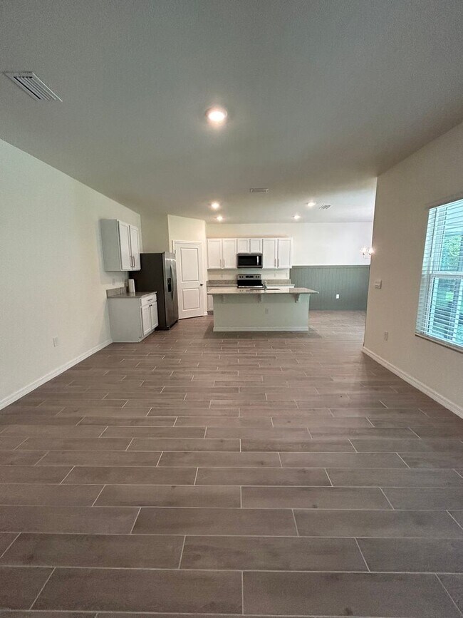 Building Photo - 4695 SW 51st Dr