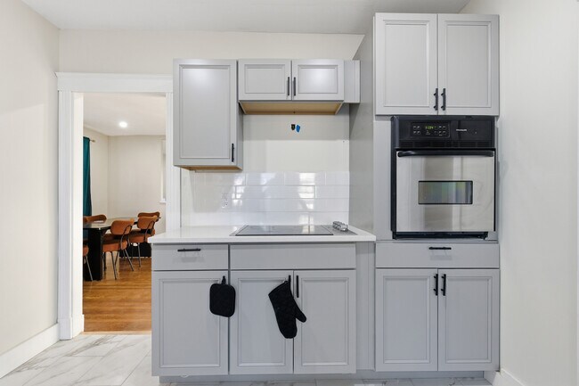 Foto del edificio - 706 Metropolitan Ave