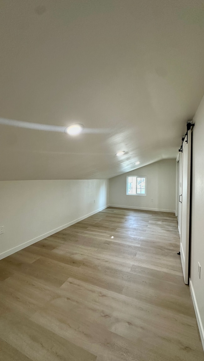 Foto del edificio - 2721 W Olive Ave