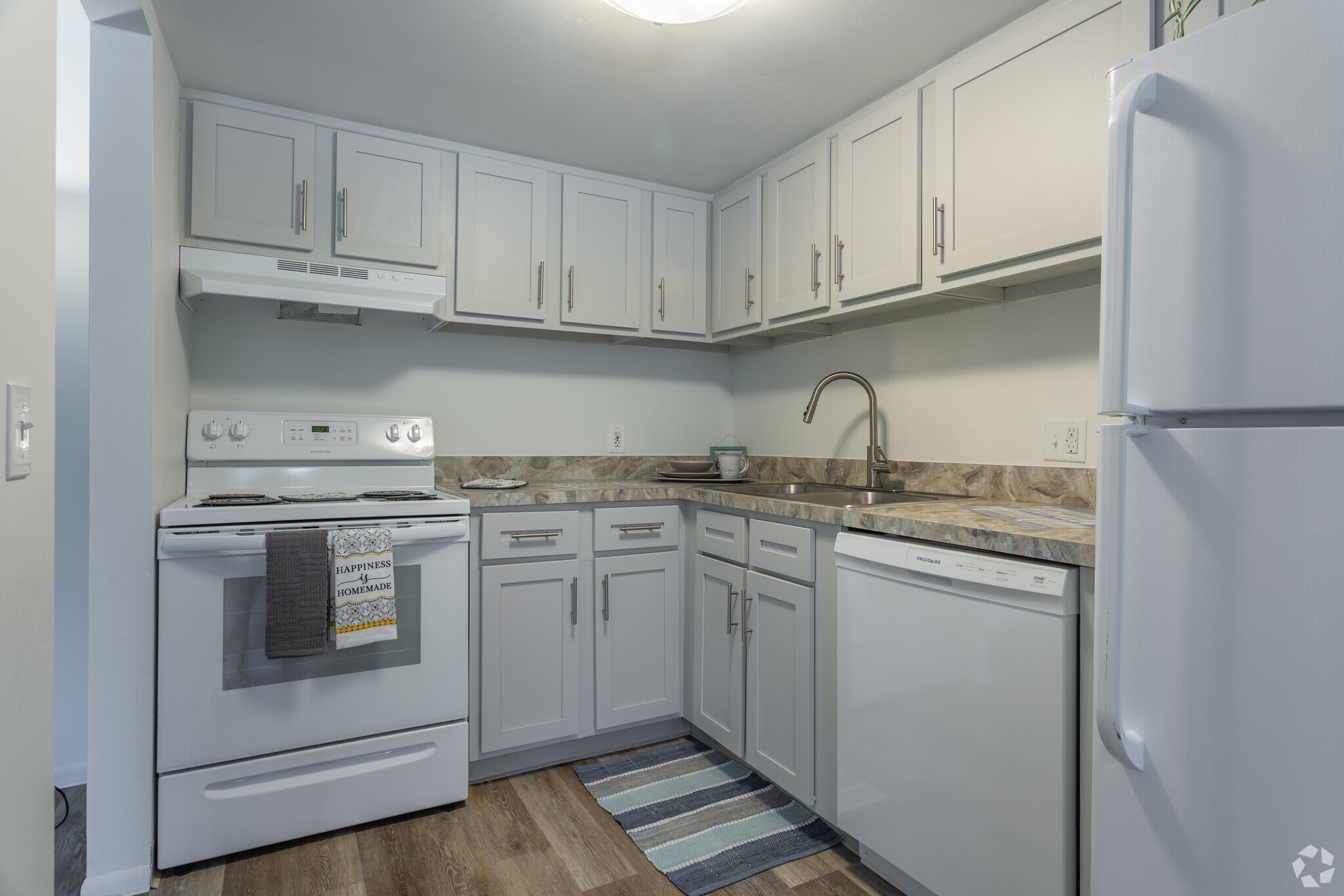 Parkside Towers – photo 3