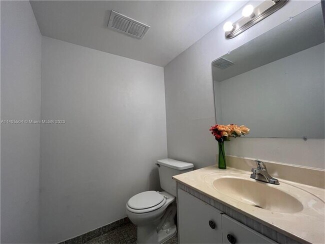 Foto del edificio - 6272 Boulevard