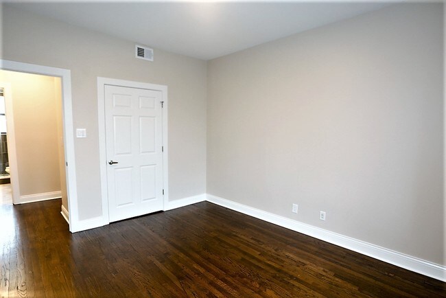 Foto del edificio - 2228 N Sawyer Ave