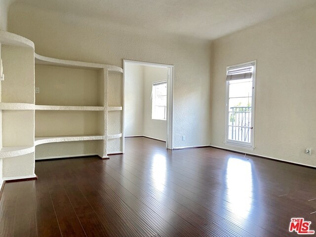 Foto del edificio - 8755 Ashcroft Ave