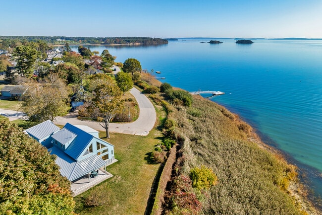 Building Photo - 1 Shoreline Dr