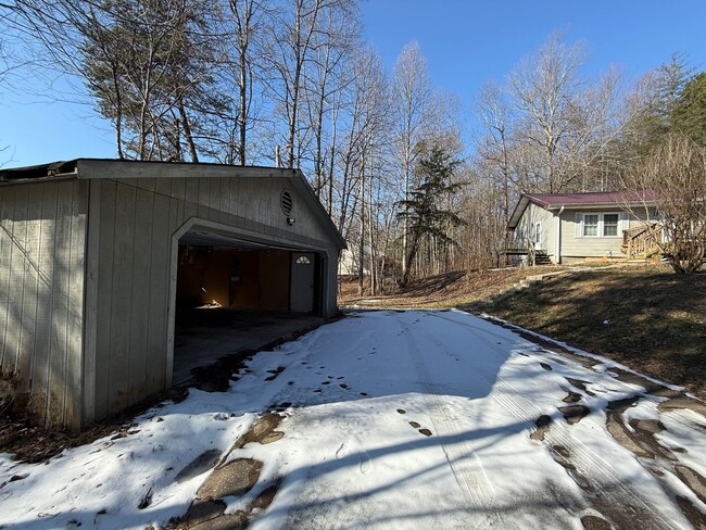 Building Photo - Three Bedroom Home in Corbin, KY