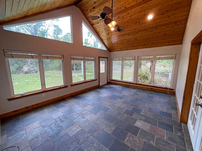 Foto del edificio - 417 SW Barney St