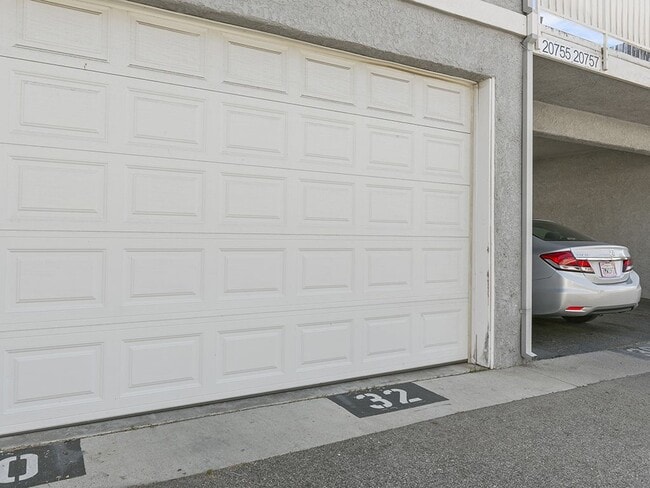 Building Photo - 20757 Plum Canyon Rd