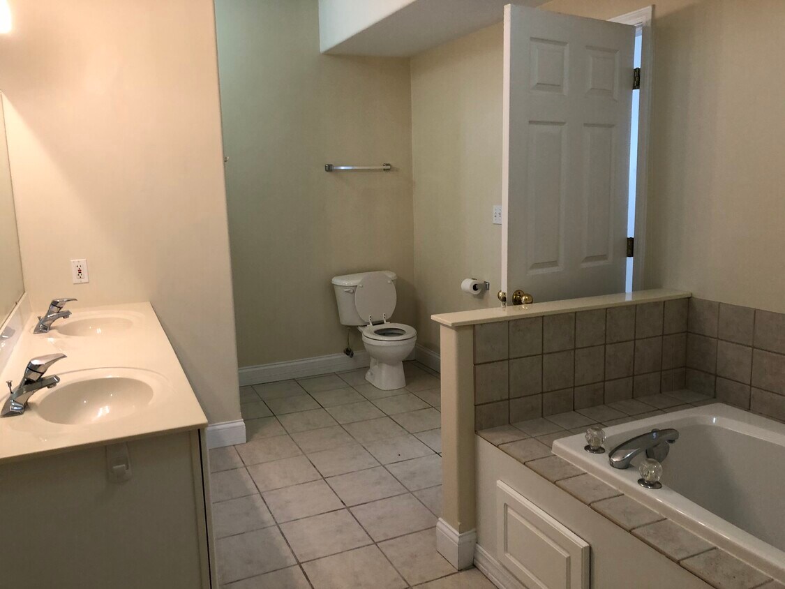 1507 Fox Run Dr, Holts Summit, MO 65043 Townhome Rentals in Holts