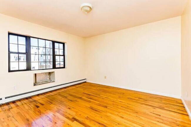Foto del edificio - 1802 Matthews Ave