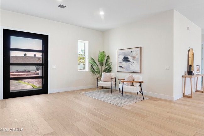 Building Photo - 5540 E Dahlia Dr