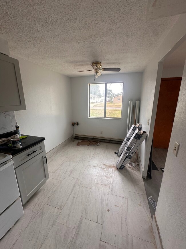 Building Photo - 3031 Reeves Ave
