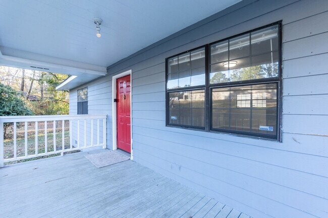 Foto del edificio - Three Bedroom Home!