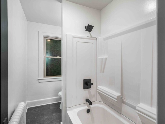 Foto del edificio - AVAILABLE JULY 1ST!! FULLY RENOVATED 1 BED...