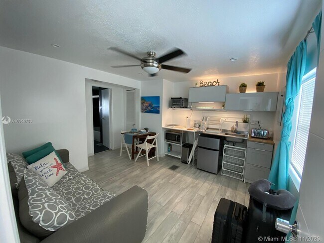 Building Photo - 1203 SW 128th Ave