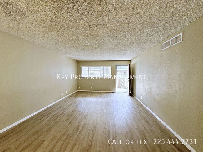 Building Photo - 2 BEDROOM 2 BATH UPGRADED DOWNSTAIRS CONDO...