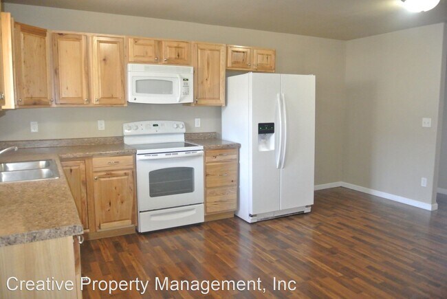 Building Photo - 3 br, 1.5 bath House - 424 23rd St SW