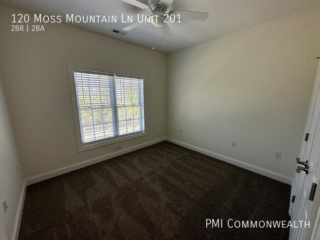 Building Photo - 2 Bed / 2 Bath Apartment (Available Now)