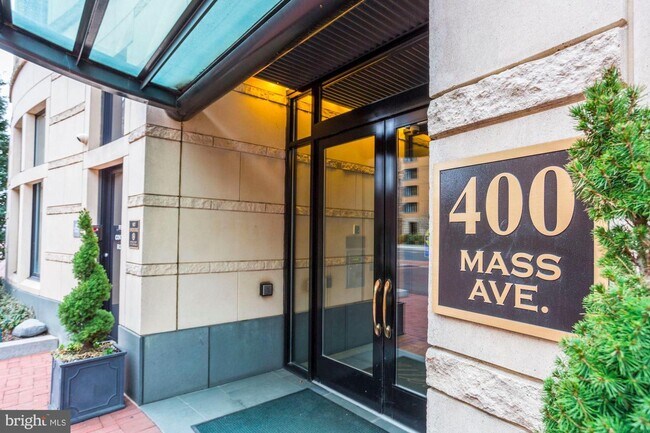 Puerta principal - 400 Massachusetts Ave NW