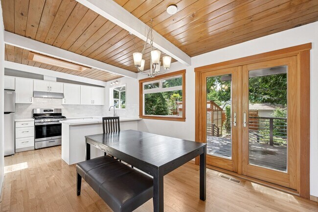 Foto del edificio - Beautifully Remodeled 3 Bed/2 Bath Edmonds...