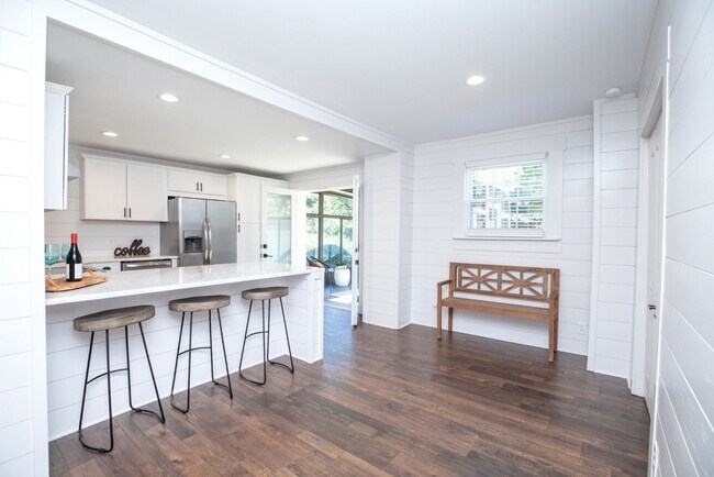 Building Photo - East Nashville 4BR 3BA cottage with beauti...