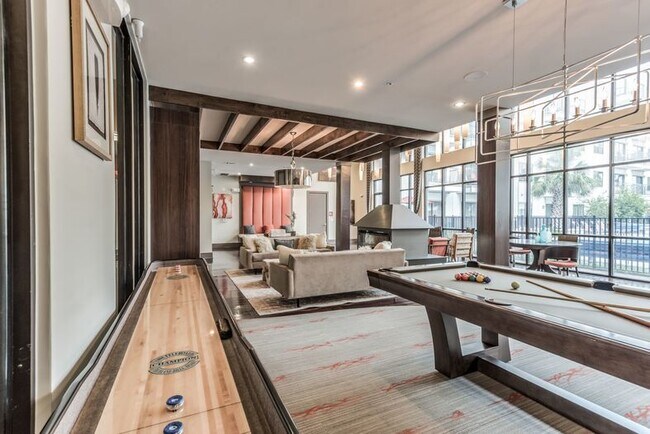 Foto del edificio - Luxury 2 Bedroom Apartment: Modern Elegance