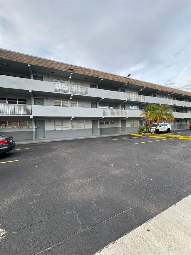 Foto del edificio - 11195 SW 1st St