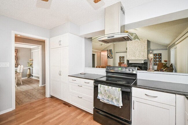 Foto del edificio - 13102 Richmond Ave