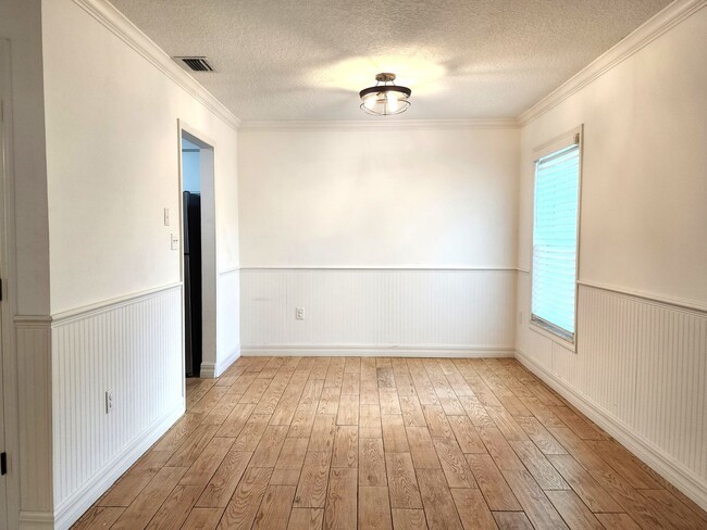 Building Photo - Second Floor Unit; Amazing College Park Lo...