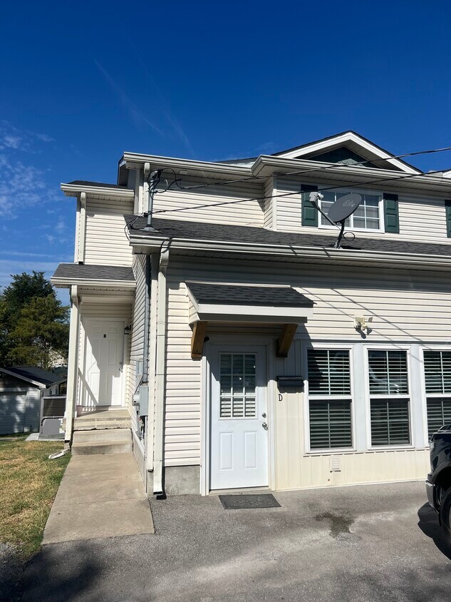 Primary Photo - 204 Cude Ln