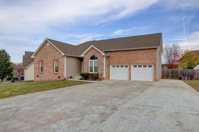 Building Photo - Three Bedroom Home with Bonus Room