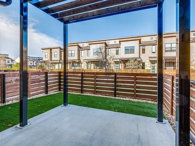 Foto del edificio - 870 Dulaney Ct