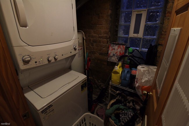 Foto del edificio - 953 N Damen Ave