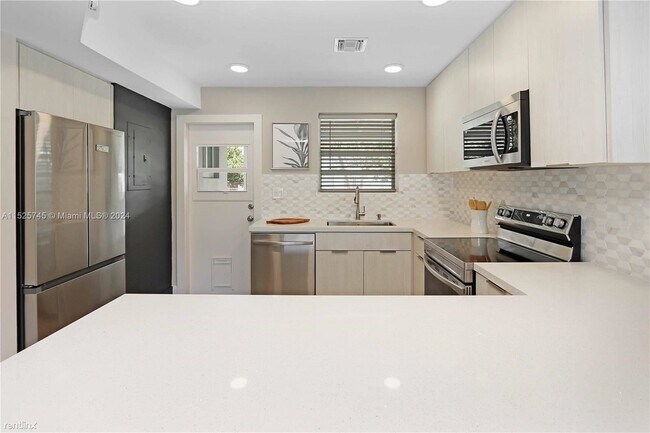 Building Photo - 3 br, 2 bath House - 5224 NE 16th Ave 5224...