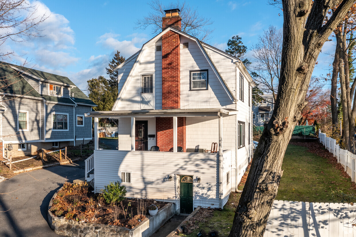 Primary Photo - Beautiful Home Off North Goodwin Ave!!!