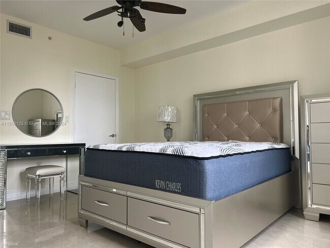 Foto del edificio - 1 br, 1 bath Condo - 19900 E Country Club ...