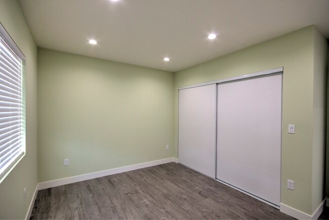 Building Photo - 14604 Cohasset St