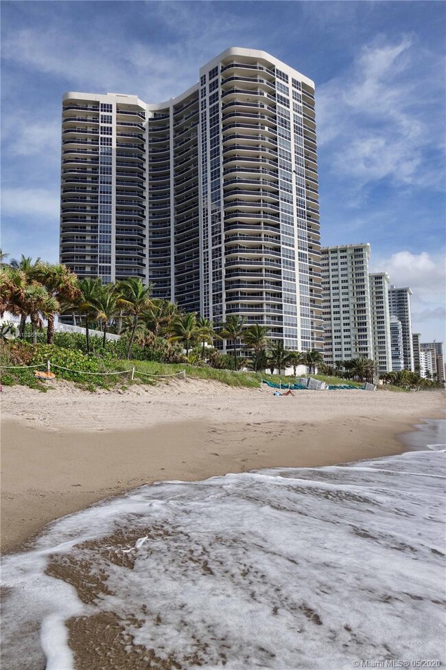 Foto del edificio - 3200 N Ocean Blvd