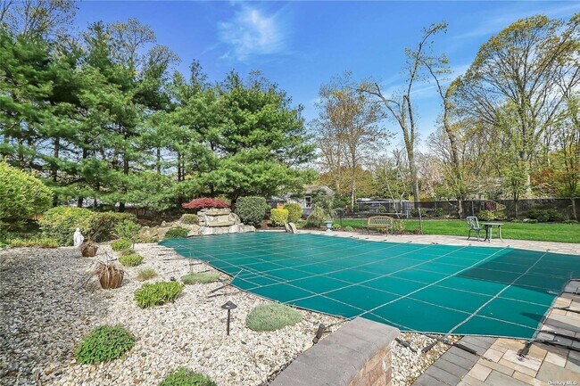 Foto del edificio - 124 Ledgewood Dr