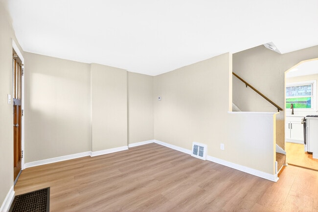 Photo - 627 2nd St Apartments