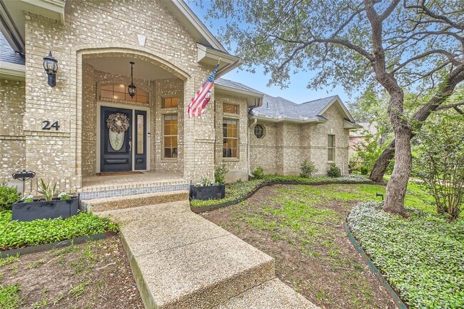 Building Photo - Gorgeous single story home with a POOL!!